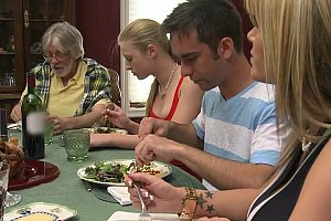 日本精品丰满人妻久久